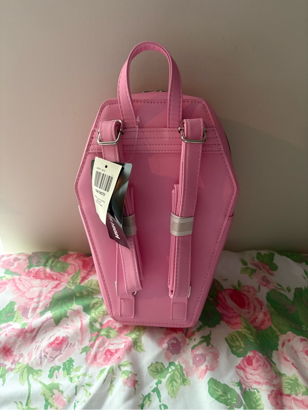 Monster High Draculaura Coffin Backpack - Picture 3 of 10